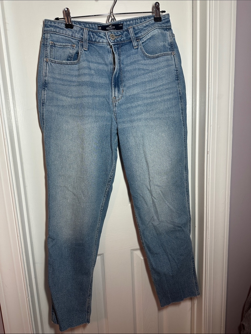 Hollister Light Blue Raw Hem Straight Jeans. 0040